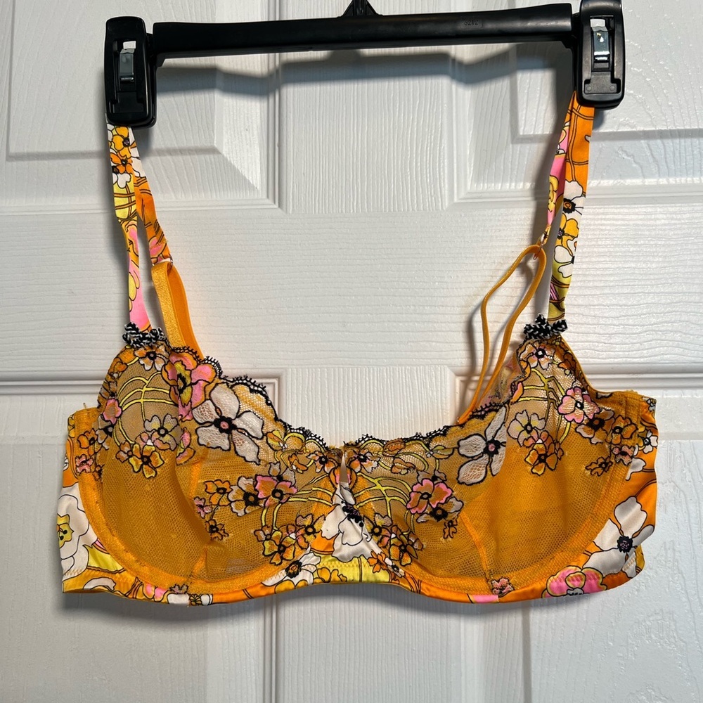 NWOT Savage X Fenty Mod Poppy Lace Balconette